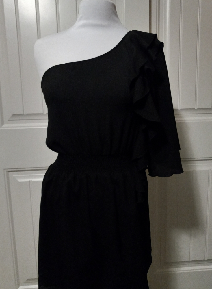 Romeo and Juliet Couture Black One Sleeve Dress Si